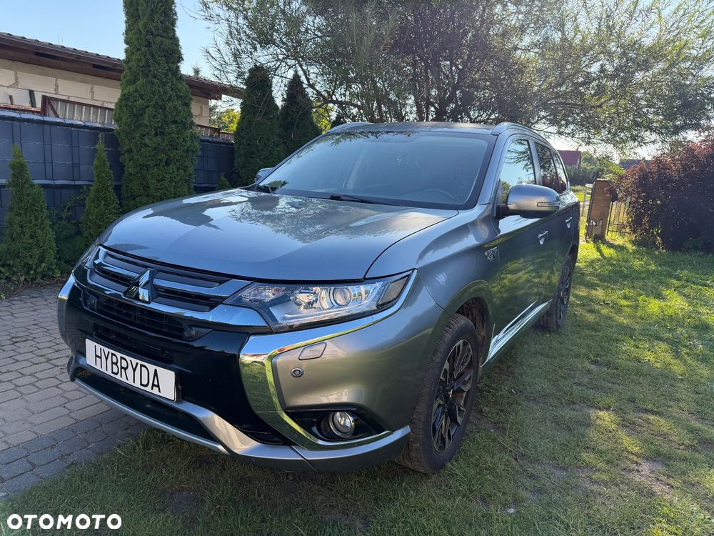 Mitsubishi Outlander - 2
