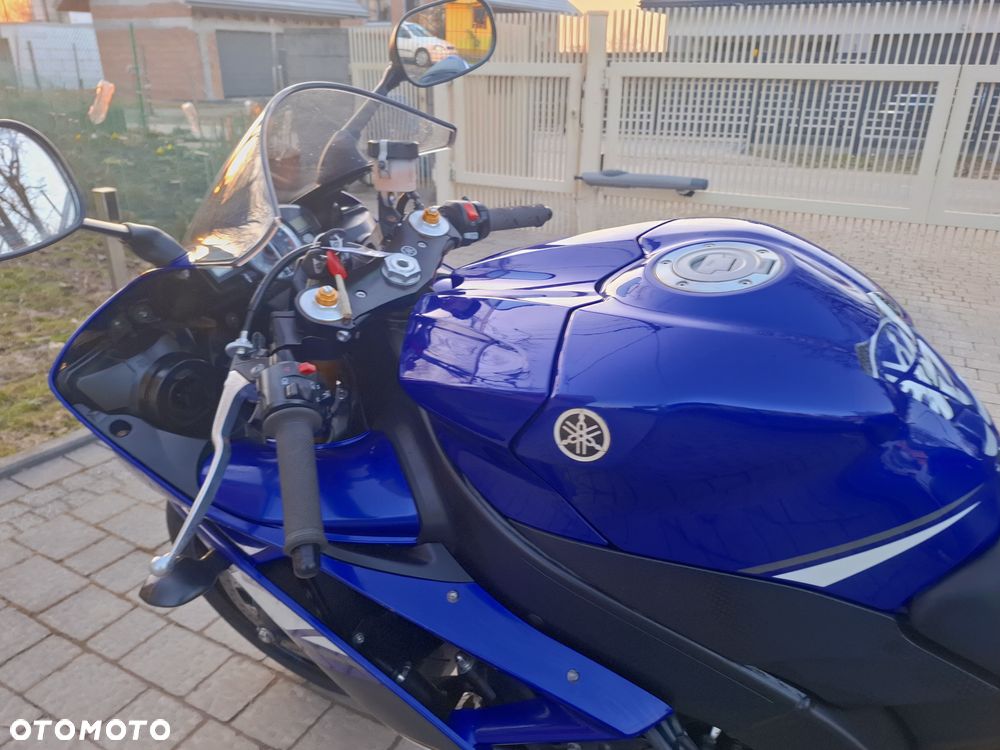 Yamaha R1 - 33