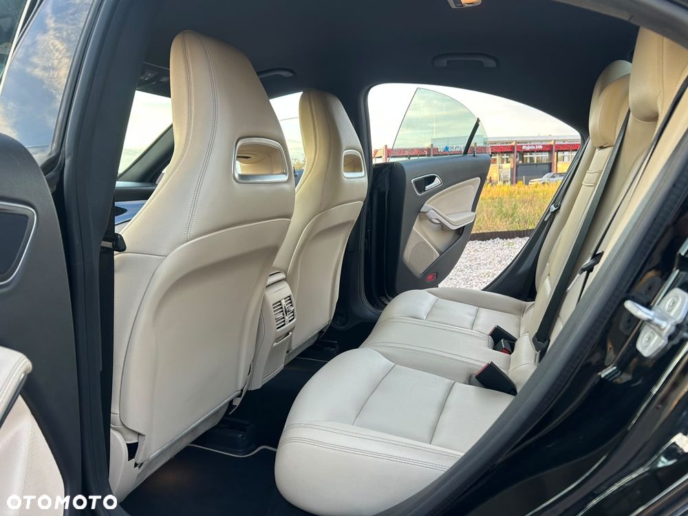 Mercedes-Benz CLA 250 4Matic 7G-DCT - 9
