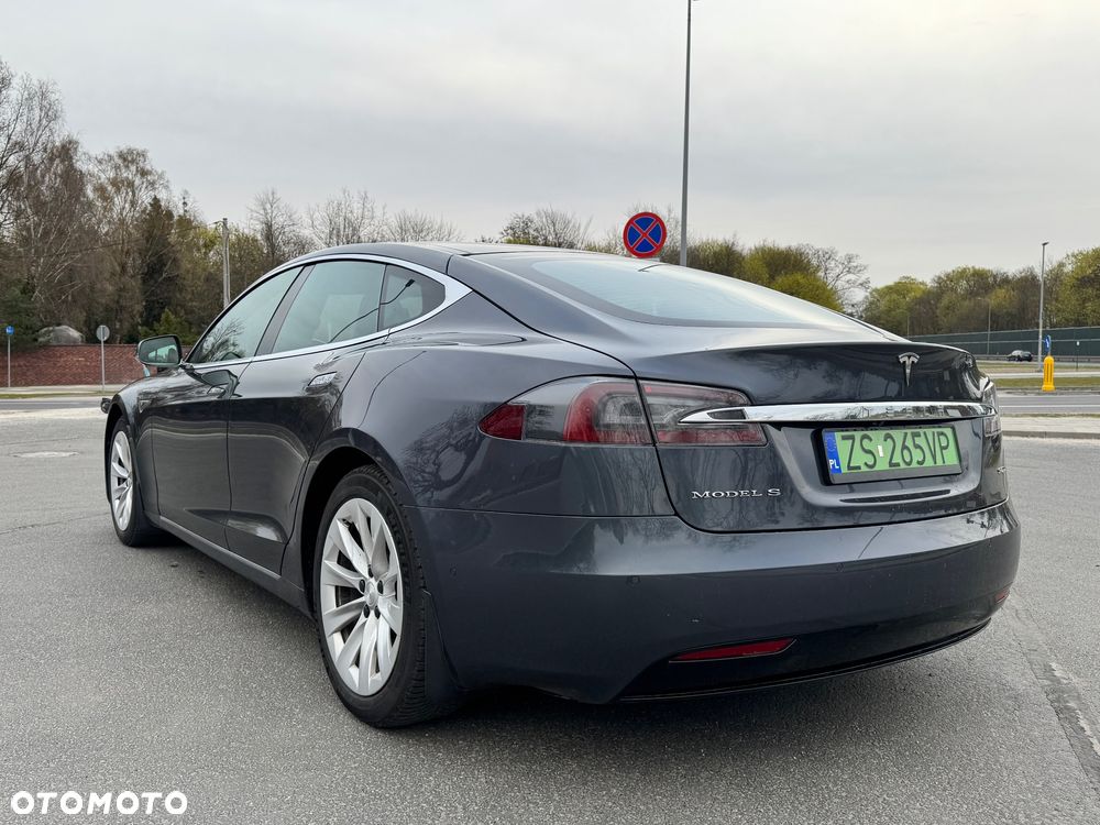 Tesla Model S - 4
