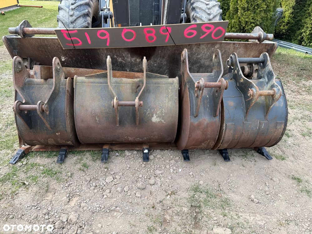 Case 695ST - 11