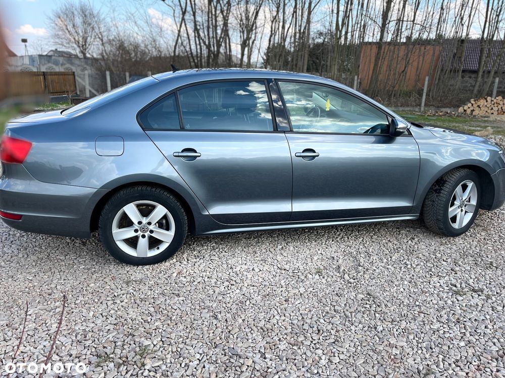 Volkswagen Jetta 1.6 TDI Highline Optimum DSG - 4