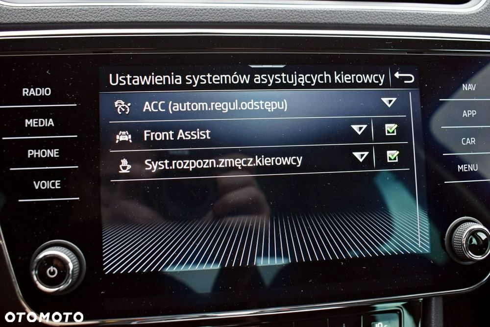 Skoda Superb 2.0 TDI SCR Ambition DSG - 23