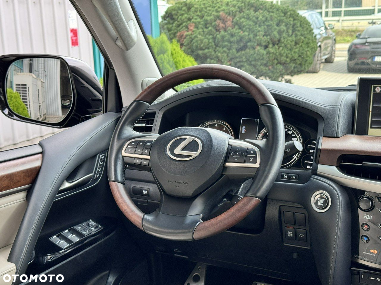 Lexus LX 570 Omotenashi - 31