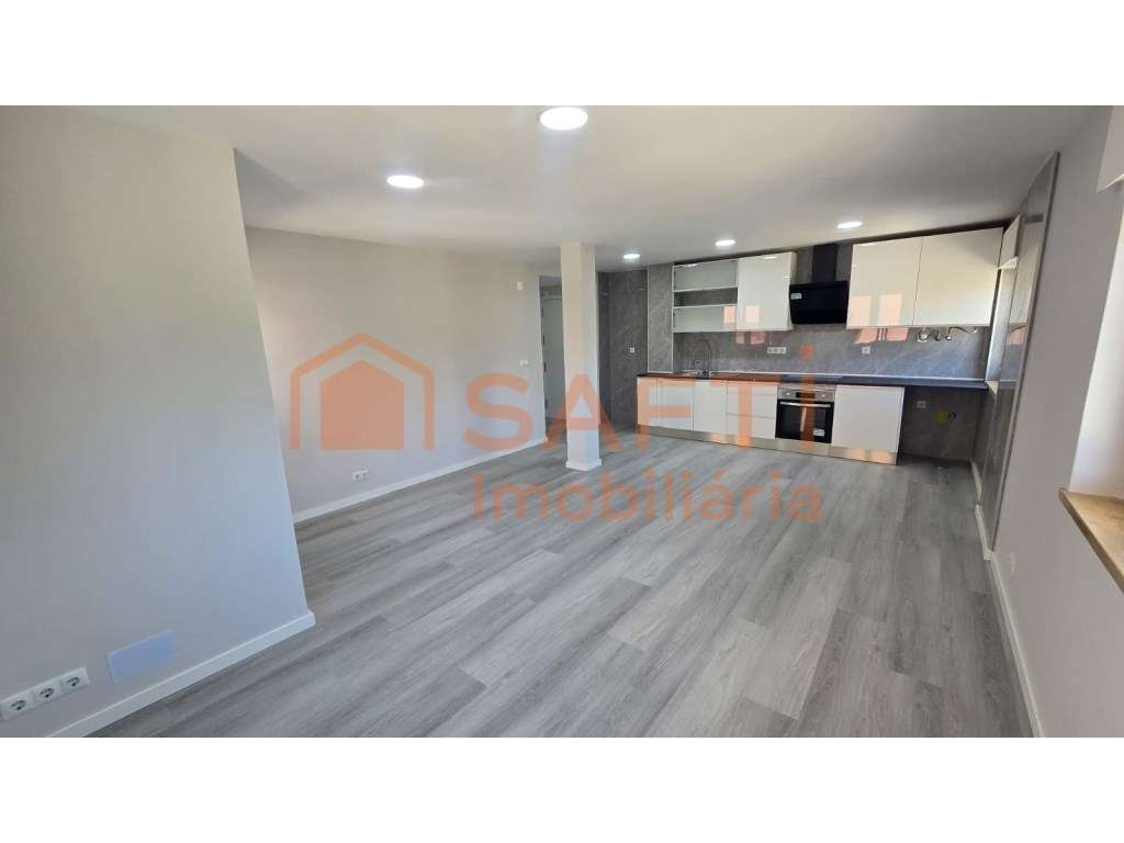 Apartamento T2 - R/C Alto- com Arrecadação- Corroios - Grande imagem: 2/18