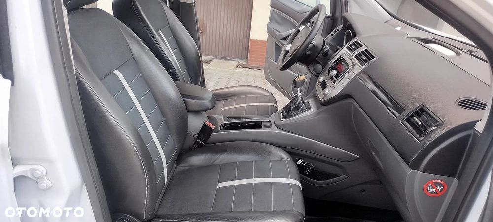 Ford Kuga - 16