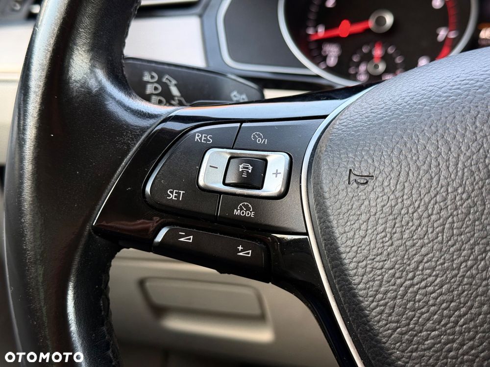 Volkswagen Passat - 12