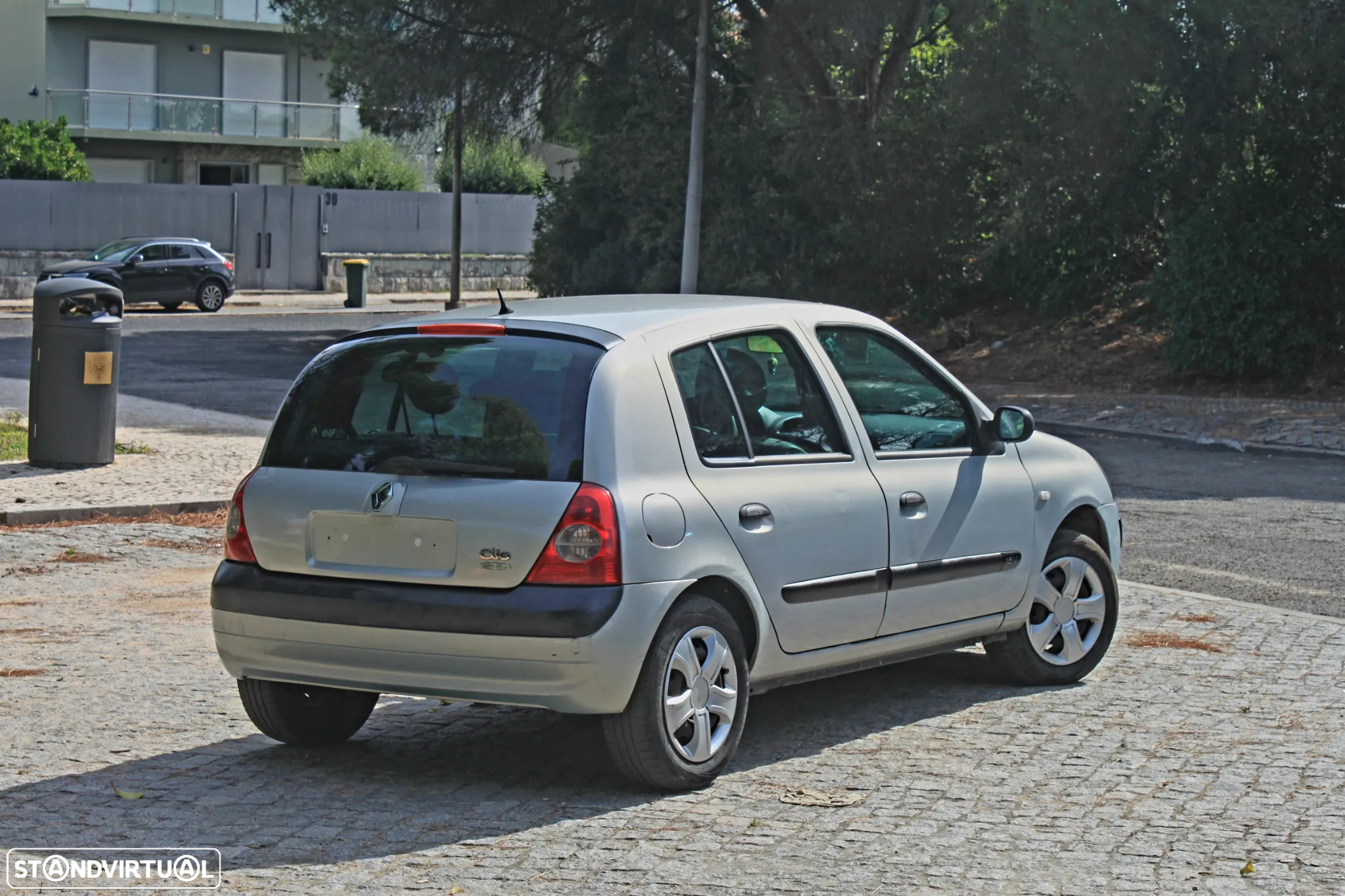 Renault Clio 1.2 16V Confort Authentique - 5