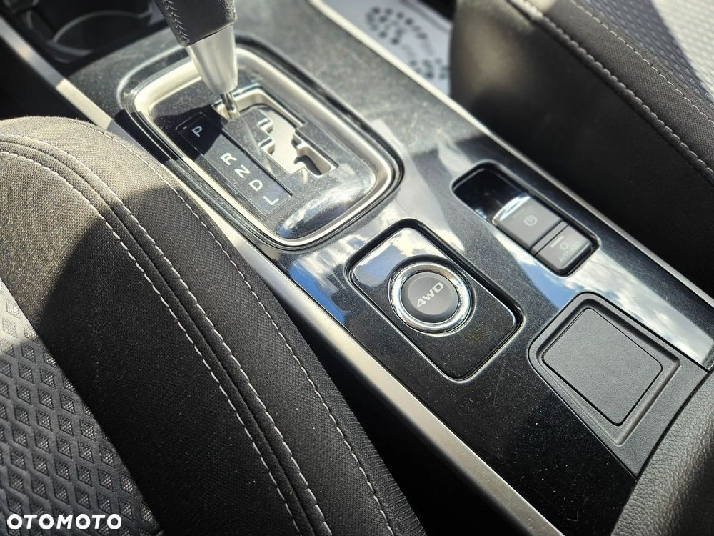 Mitsubishi Outlander 2.0 Intense + Navi 4WD CVT - 18