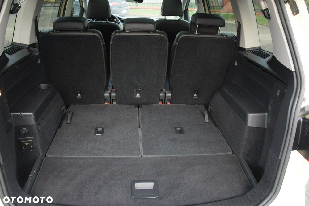 Volkswagen Touran - 17