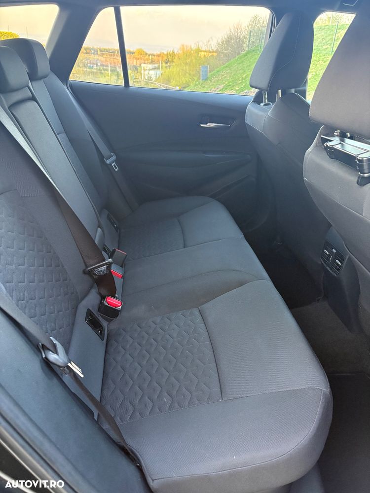 Toyota Corolla 1.8 Hybrid Team Deutschland - 13