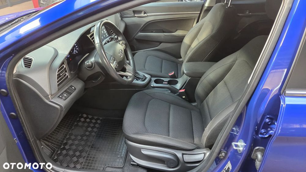 Hyundai Elantra 1.6 Comfort Premiere - 16