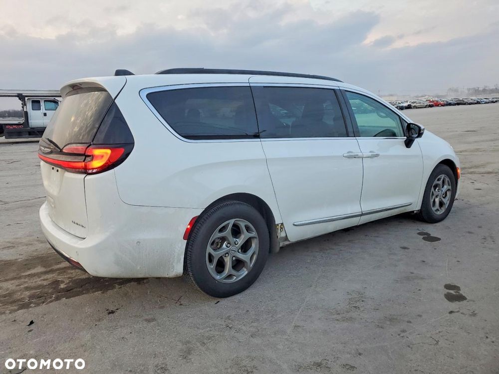 Chrysler Pacifica - 5