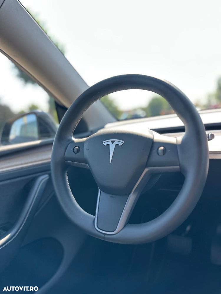 Tesla Model Y - 29