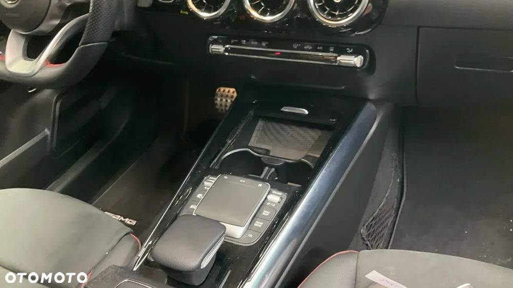 Mercedes-Benz GLA - 10