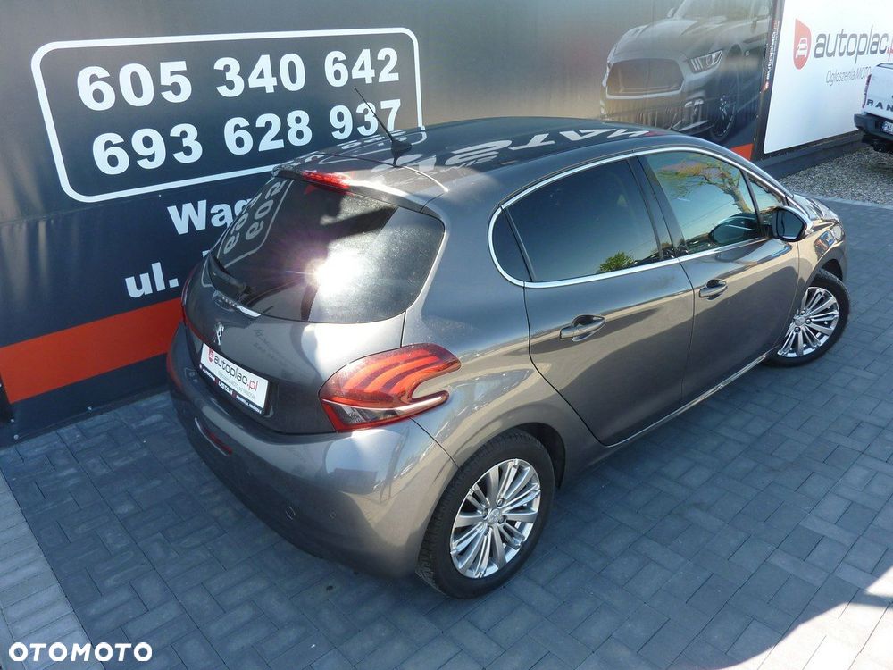 Peugeot 208 - 8