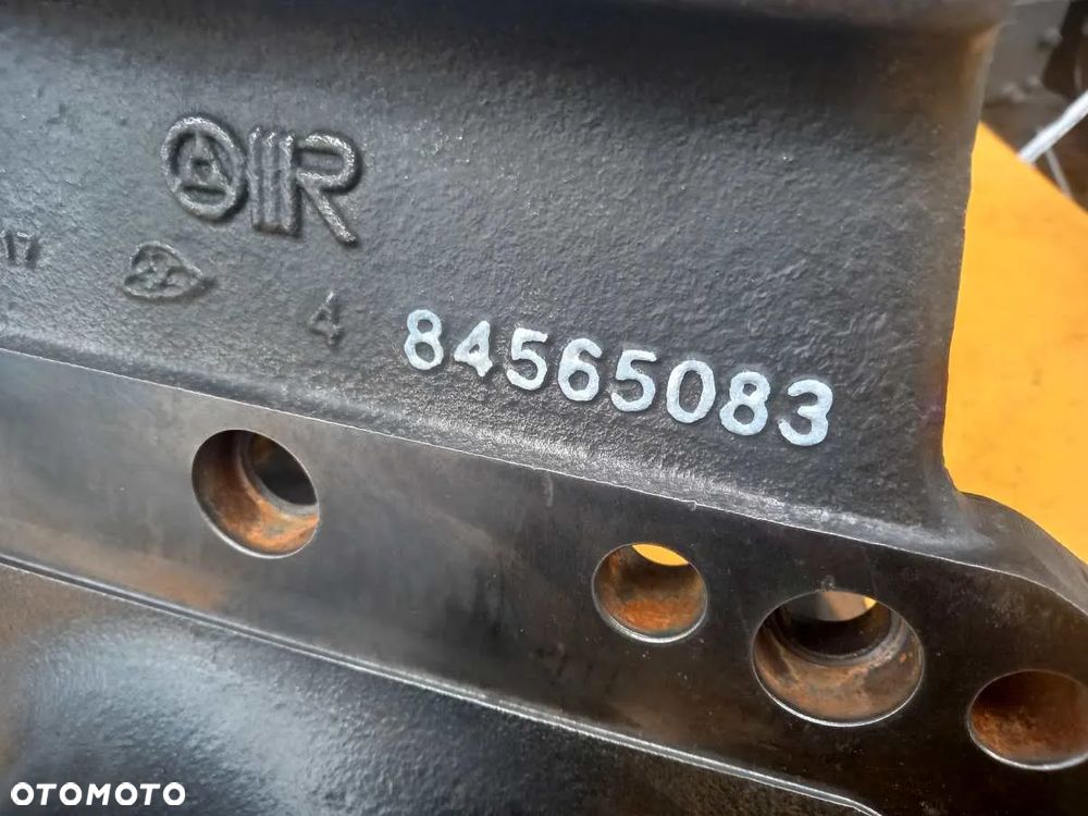 Wspornik dyferencjału przedniego 84565083 New Holland T7.230 - 2