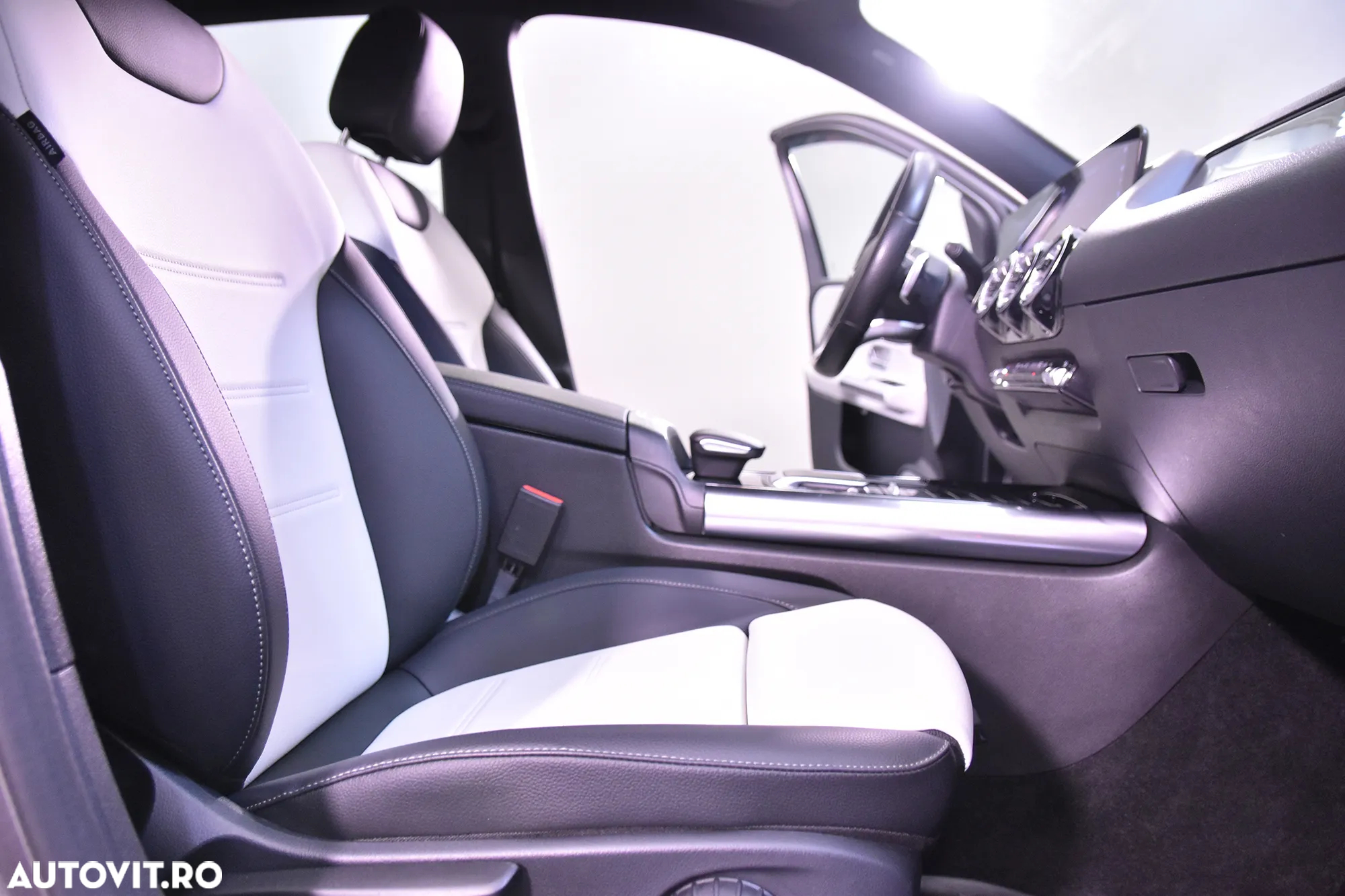 Mercedes-Benz B 220 d 8G-DCT - 11