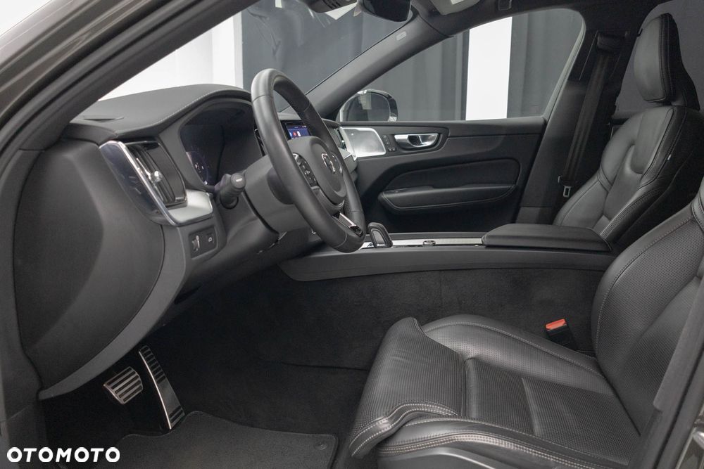 Volvo XC 60 B4 D AWD Ultimate Dark - 17