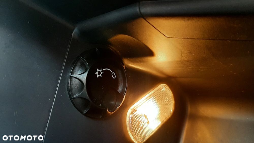 Skoda Octavia 2.0 TSI DSG RS - 27