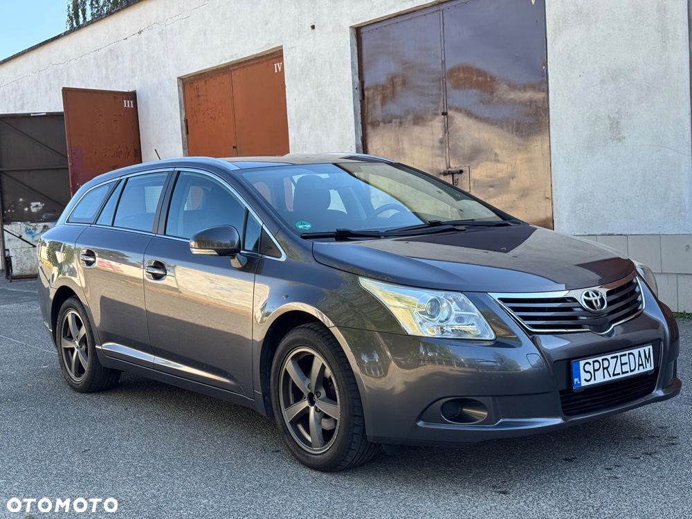 Toyota Avensis 1.6 Luna - 1