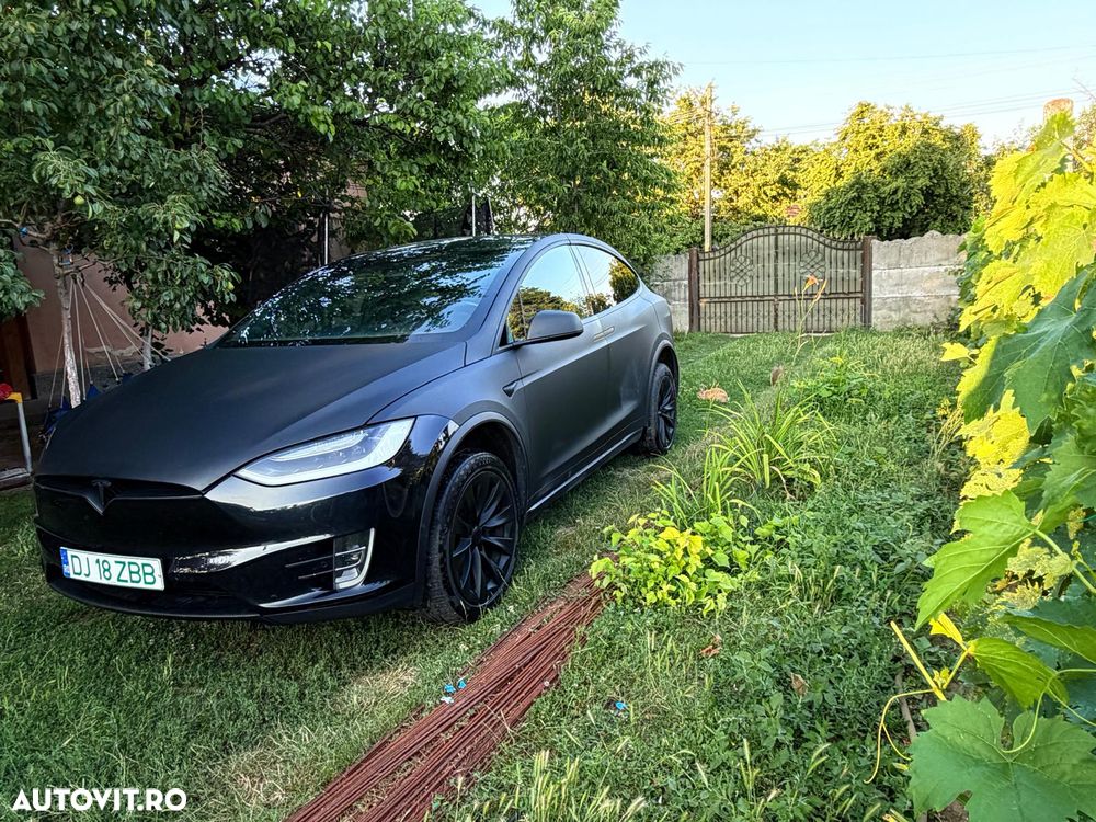Tesla Model X - 4