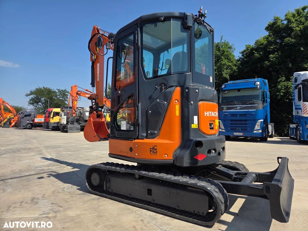 Hitachi ZX33U-6, 2023, 1.905 ore, Masa operationala 3,7 tone, CUPLA RAPIDA HIDRAULICA si 3 CUPE NOI, Lama nivelare, ad sapare 3,5m, latime 1,55m, aer conditionat, antifurt, inst picon, ridica 2,7t, posibil leasing 4 ani, PROMOTIE 36.900 EUR+Tva - 2