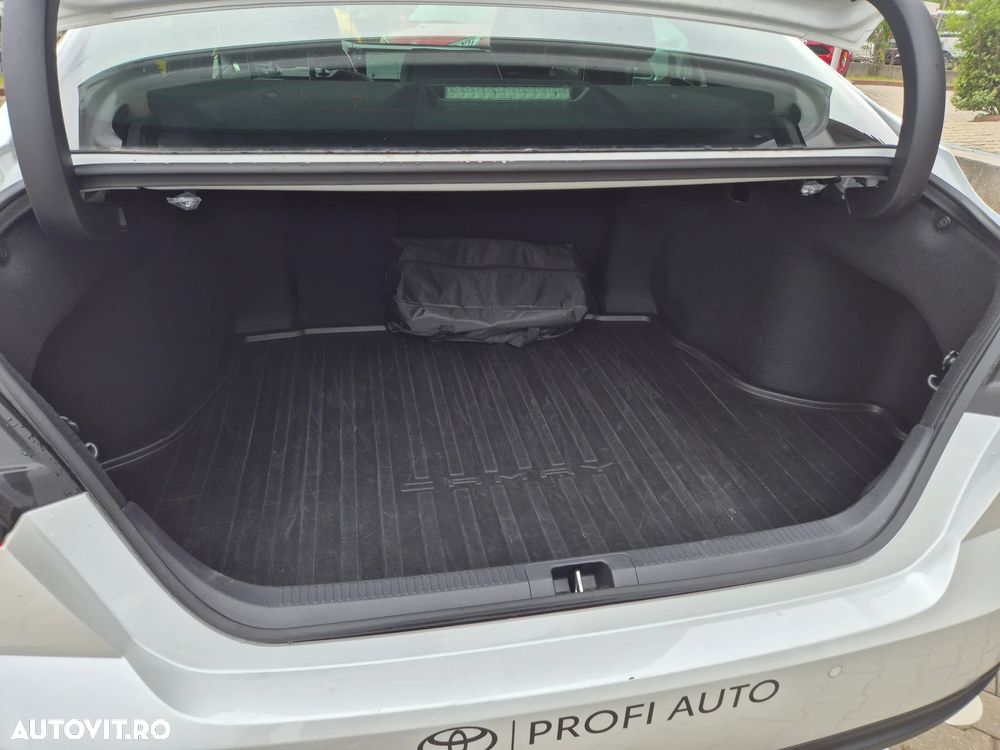Toyota Camry 2.5 Exclusive - 31