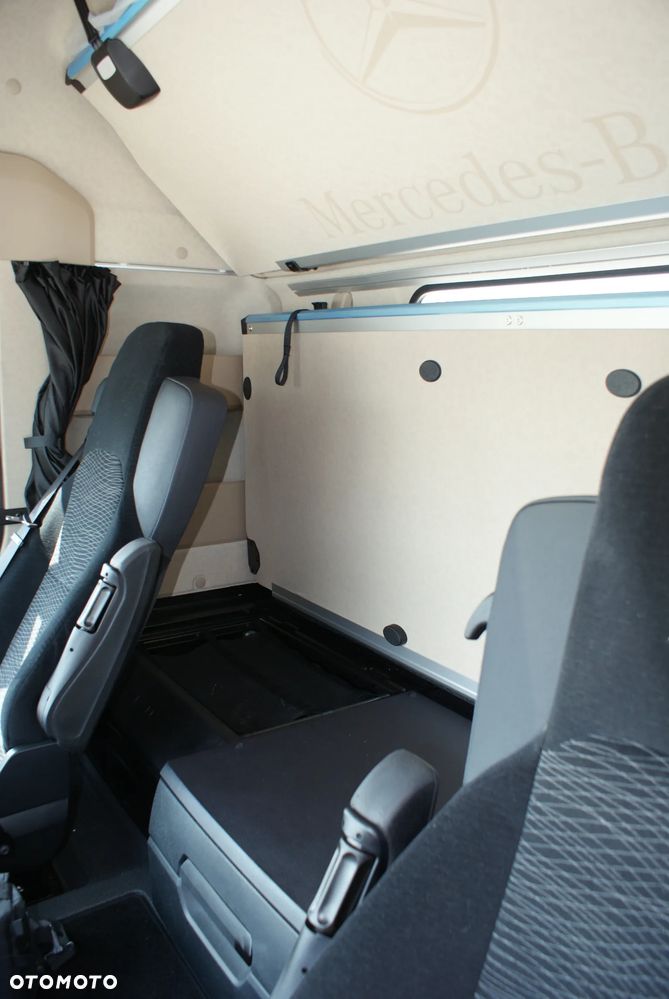 Mercedes-Benz ACTROS - 12