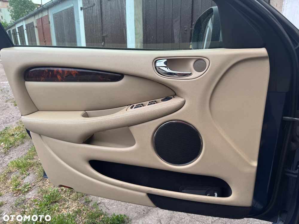 Jaguar X-Type - 11