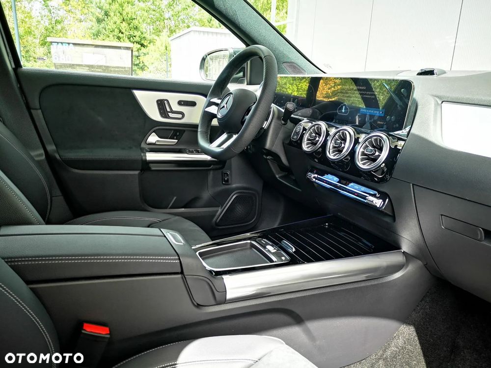 Mercedes-Benz GLA 200 d 4-Matic AMG Line - 14