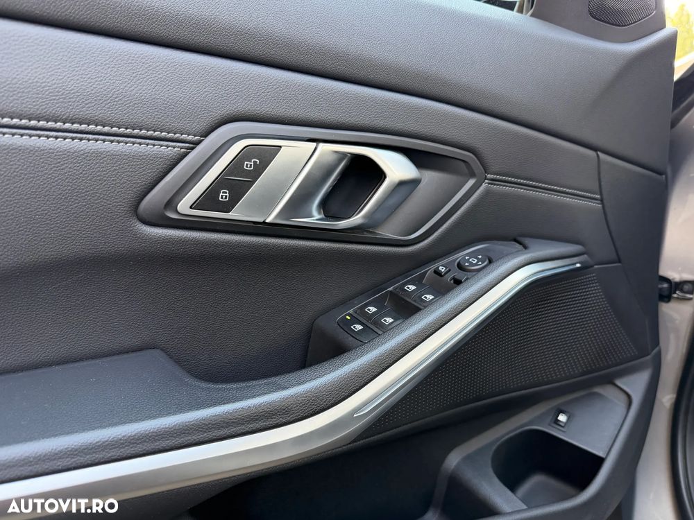 BMW Seria 3 330e Aut. Sport Line - 12
