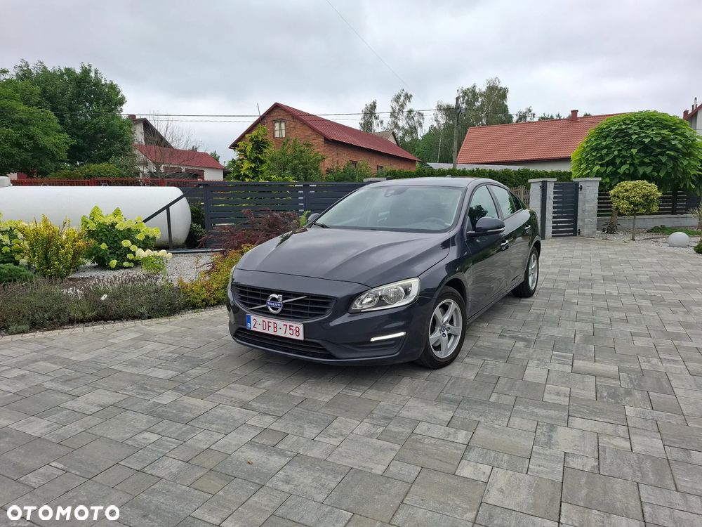 Volvo S60 D2 Momentum - 1