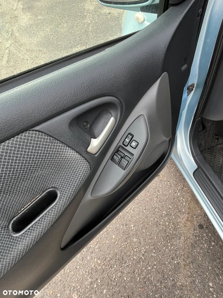 Toyota Yaris 1.0 - 9