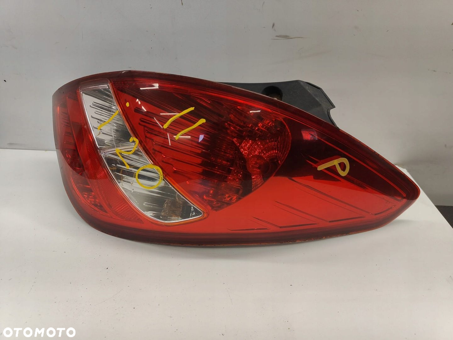 Hyundai i20 08-12 hb LAMPA PRAWA TYLNA PRAWY TYŁ - 2
