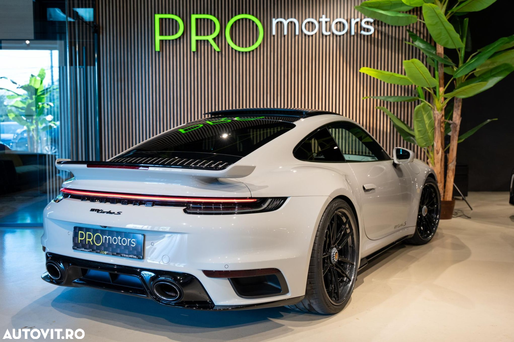 Porsche 911-TURBO-S - 10
