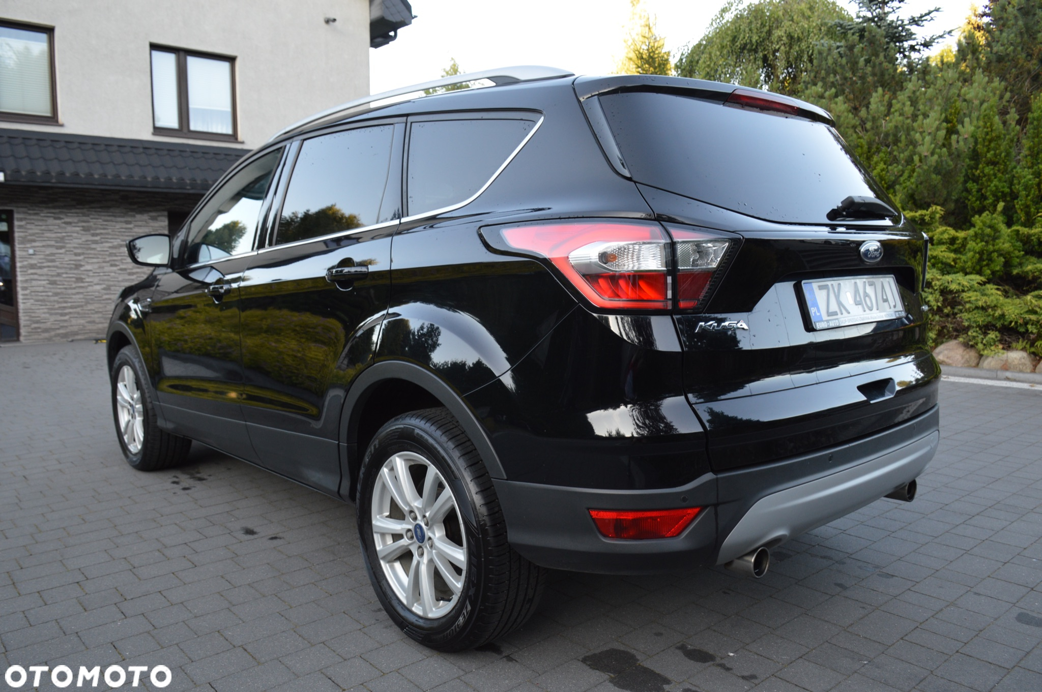 Ford Kuga 1.5 EcoBoost 2x4 Black & Silver - 4