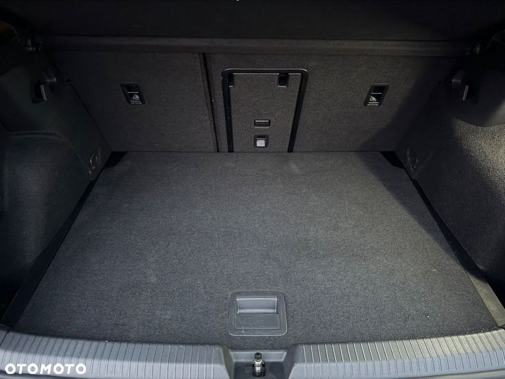 Volkswagen Golf - 28