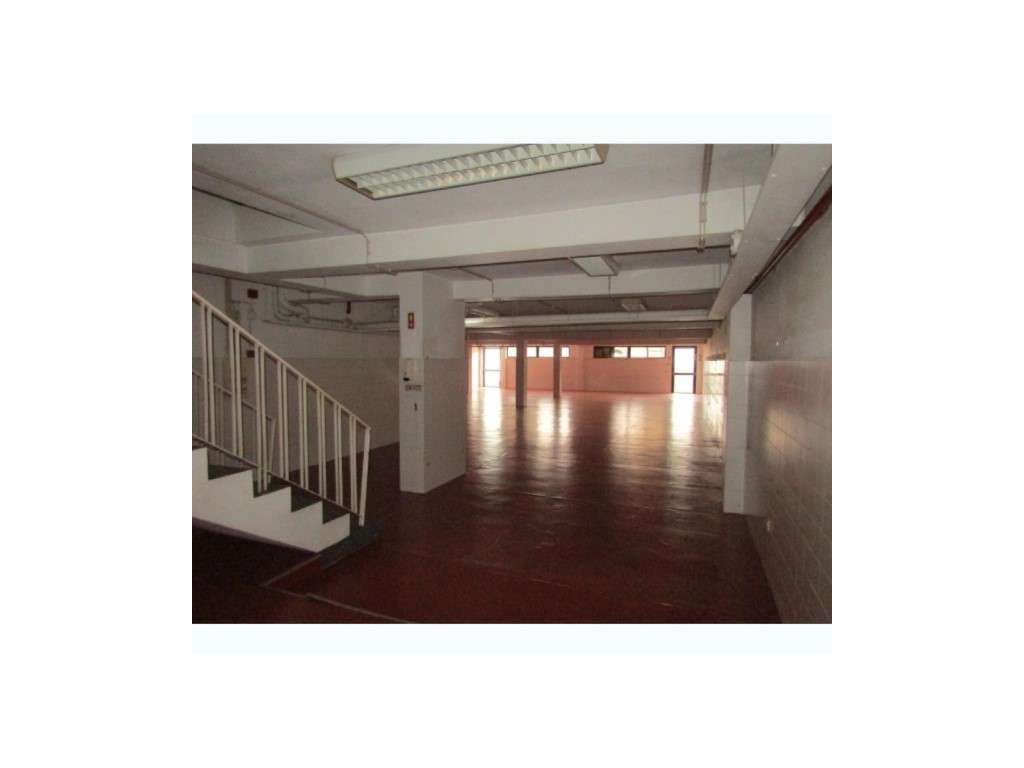 Espaço Comercial c/ Logradouro para Venda à Rotunda da Boavista - Grande imagem: 2/7