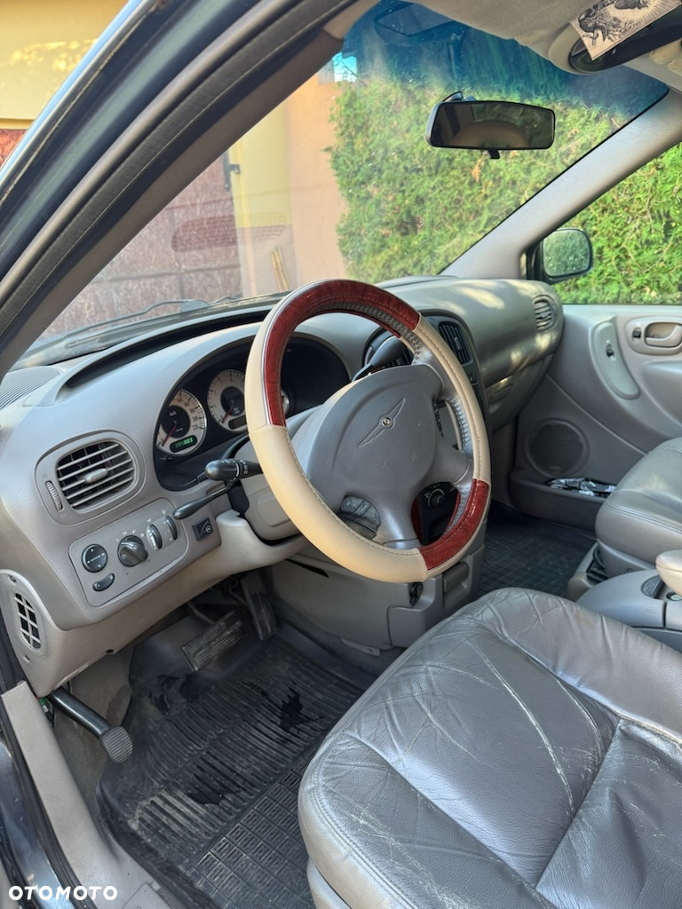 Chrysler Grand Voyager 3.3L Limited - 4