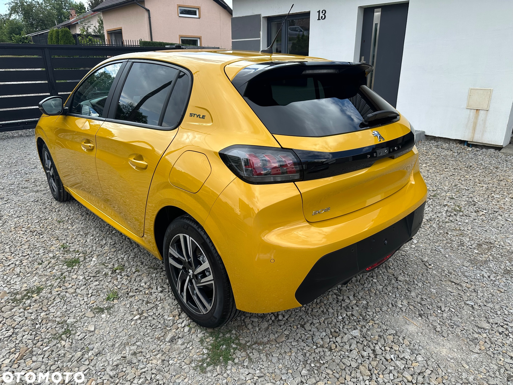 Peugeot 208 - 5