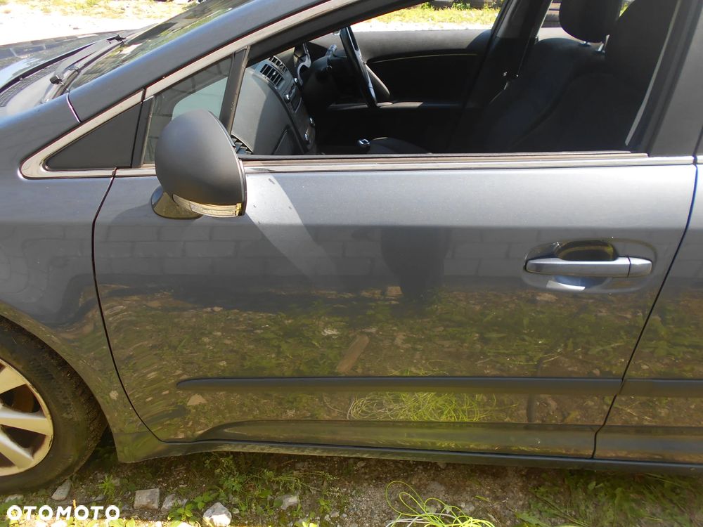 TOYOTA AVENSIS  T27 2009-2012R 2012R KOMBI KOD LAKIERU 8U5 1.8 VVT-I BENZYNA  A2ZR-T12U  108KW 146 KM SILNIK SKRZYNIA  BIEGOW EC60 BLOTNIK DZWI MASKA KLAPA ZAWIESZENIE LAMPY  ROLETA  HAK ZDERZA CZUJNIKI PDC GRILL PODSUFITKA - 16