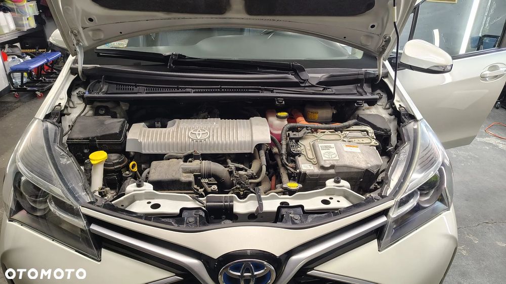 Toyota Yaris Hybrid 100 Premium - 10