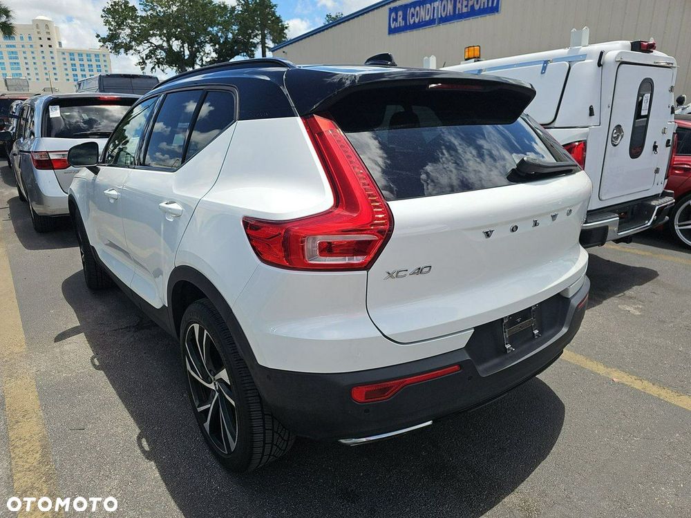 Volvo XC 40 T5 AWD R-Design - 5