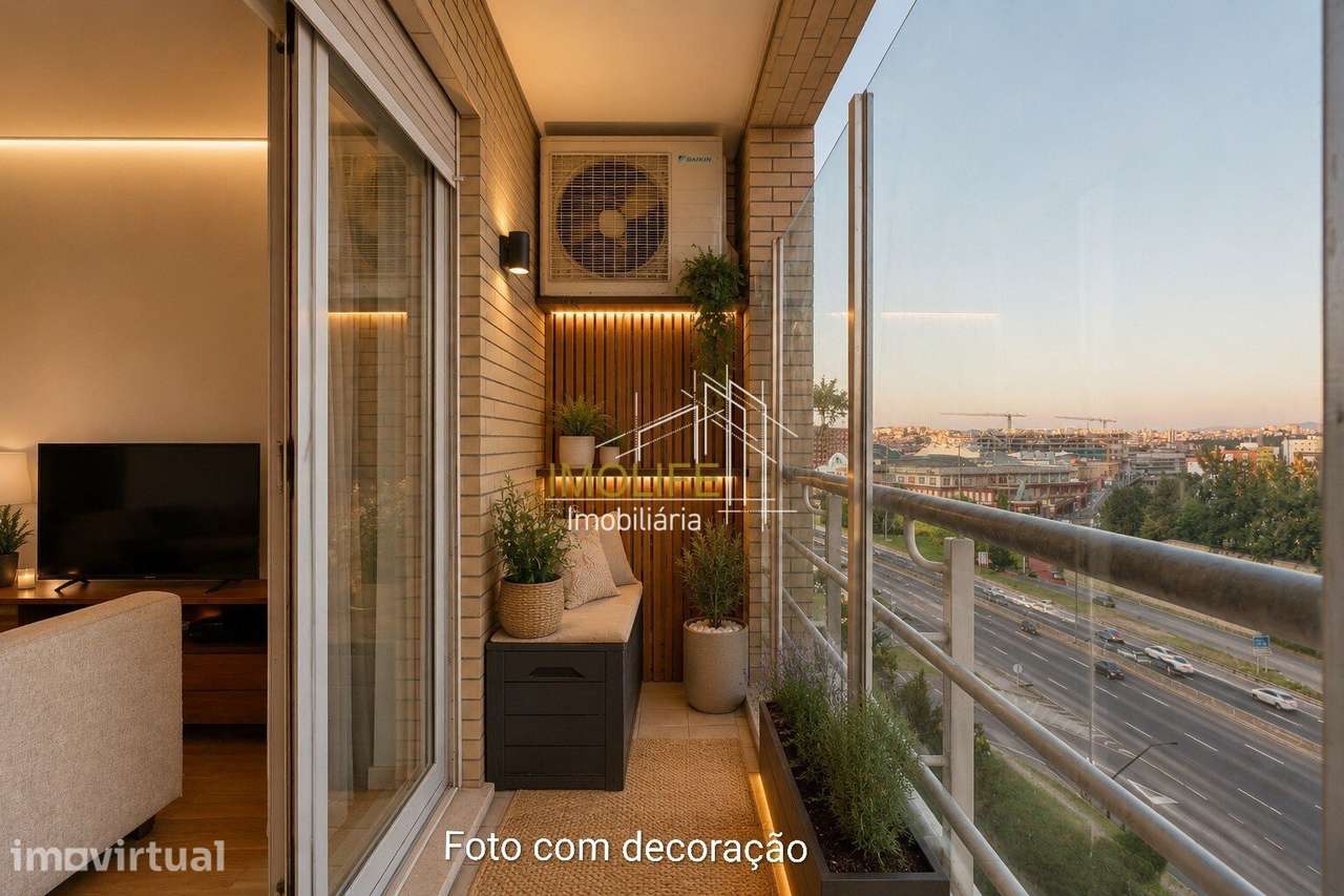 Apartamento T2 com Vista Desafogada em Benfica - Grande imagem: 3/52