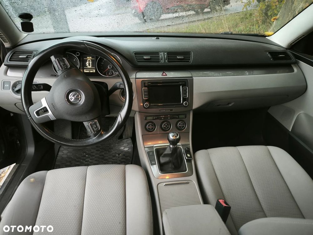 Volkswagen Passat 2.0 TDI Trendline - 9