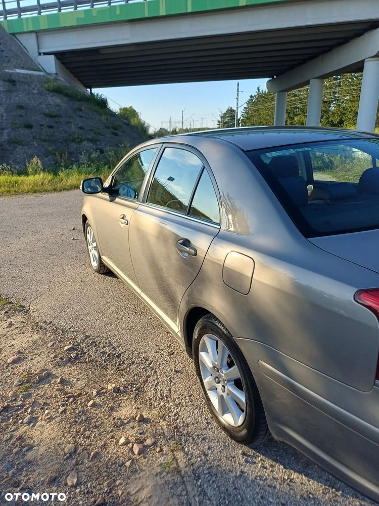 Toyota Avensis 2.0 D-4D Sol - 17