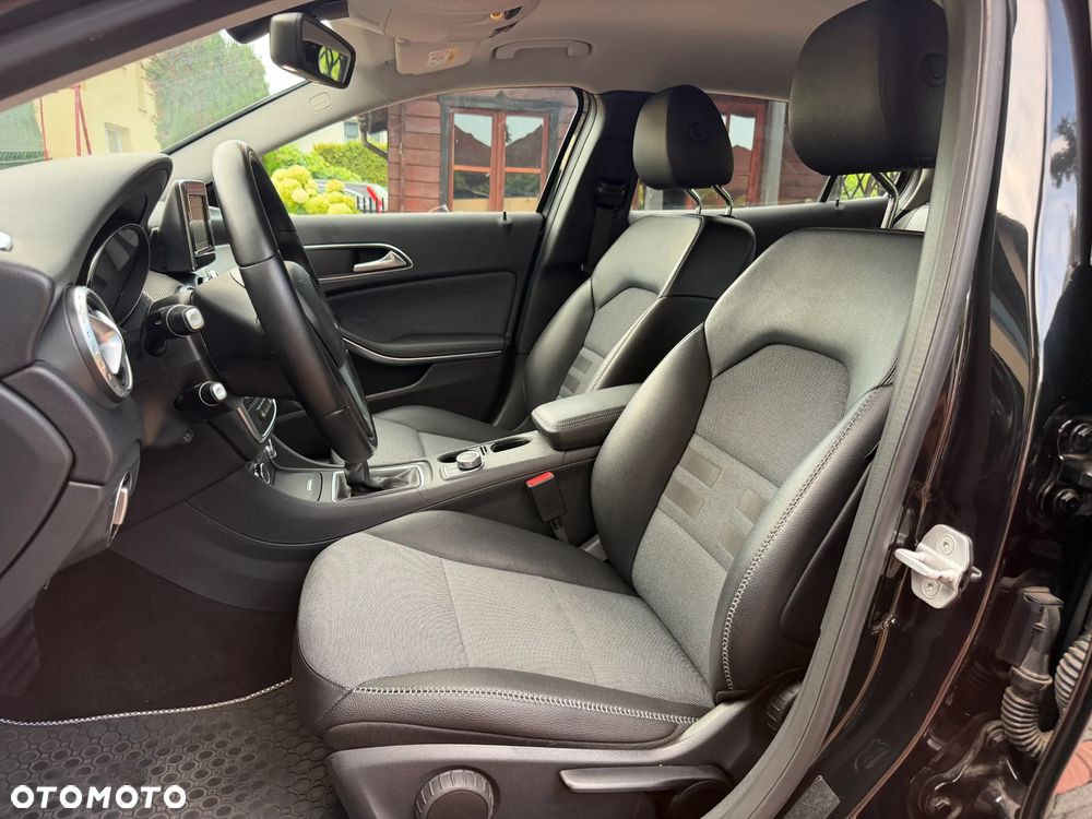Mercedes-Benz GLA 200 Urban - 17