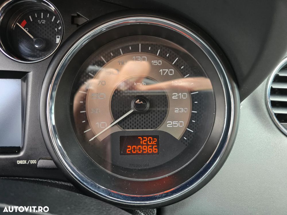 Peugeot RCZ 2.0 HDI FAP 165 - 36