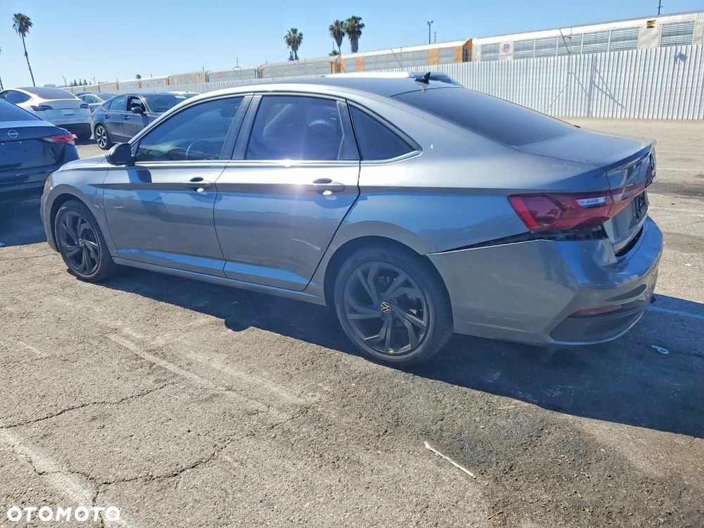 Volkswagen Jetta - 3